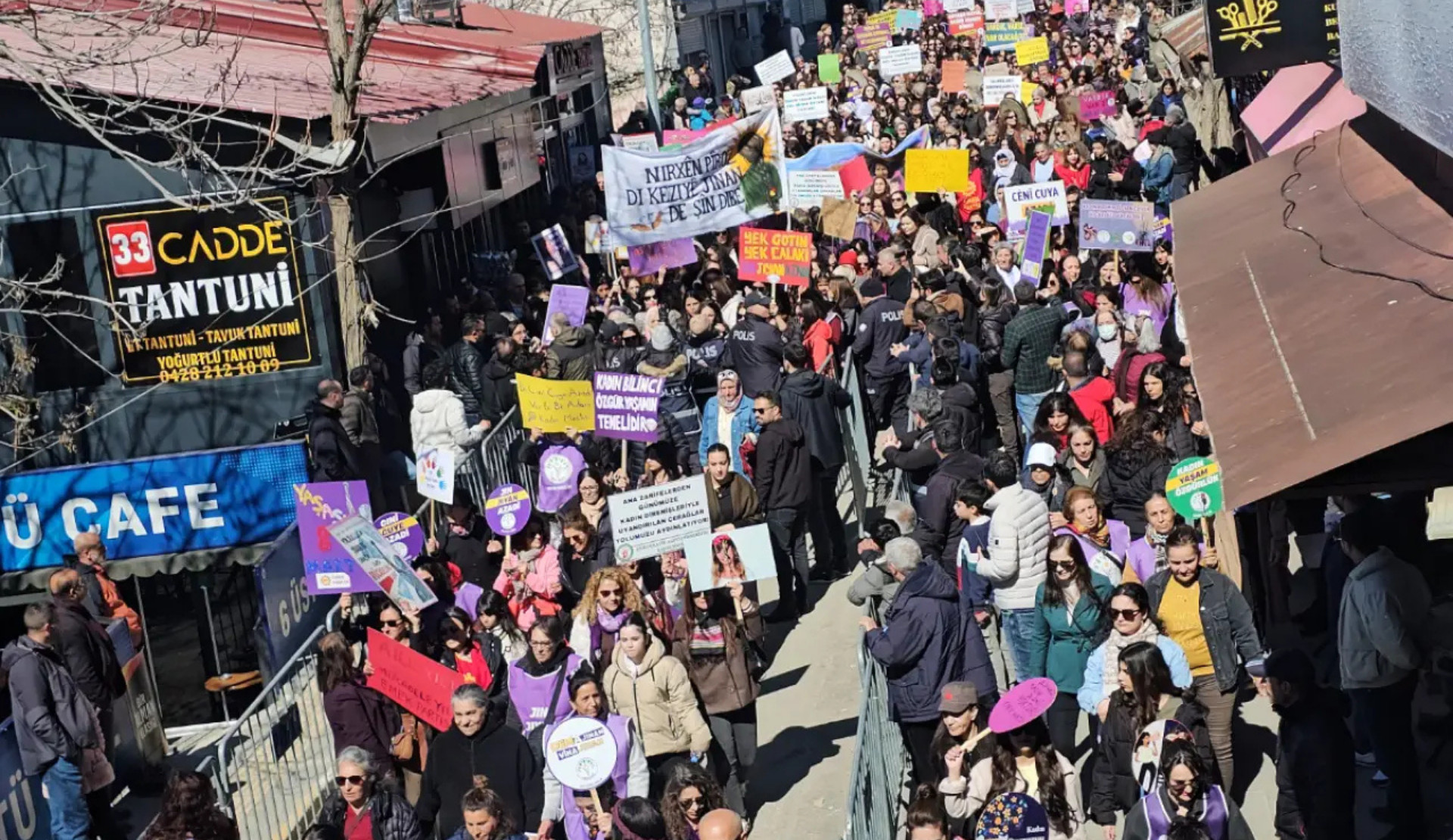 Dersim'de 8 Mart: "LGBTİ+ hakları insan haklarıdır" yazılı döviz eylem alanına alınmadı | Kaos GL - LGBTİ+ Haber Portalı Haber
