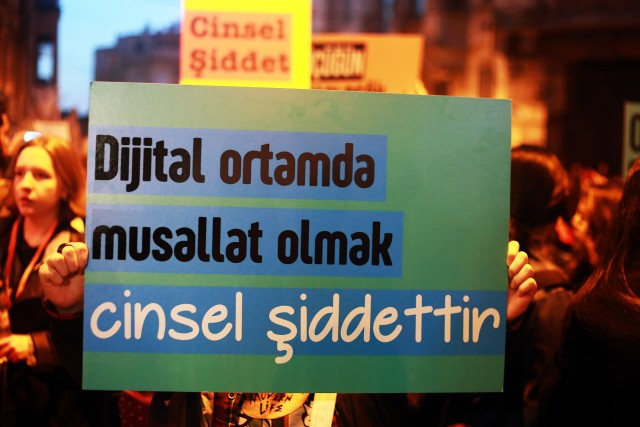 “Dijital şiddet kadınları ve LGBTİ+’ları hedef alıyor” | Kaos GL - LGBTİ+ Haber Portalı Haber