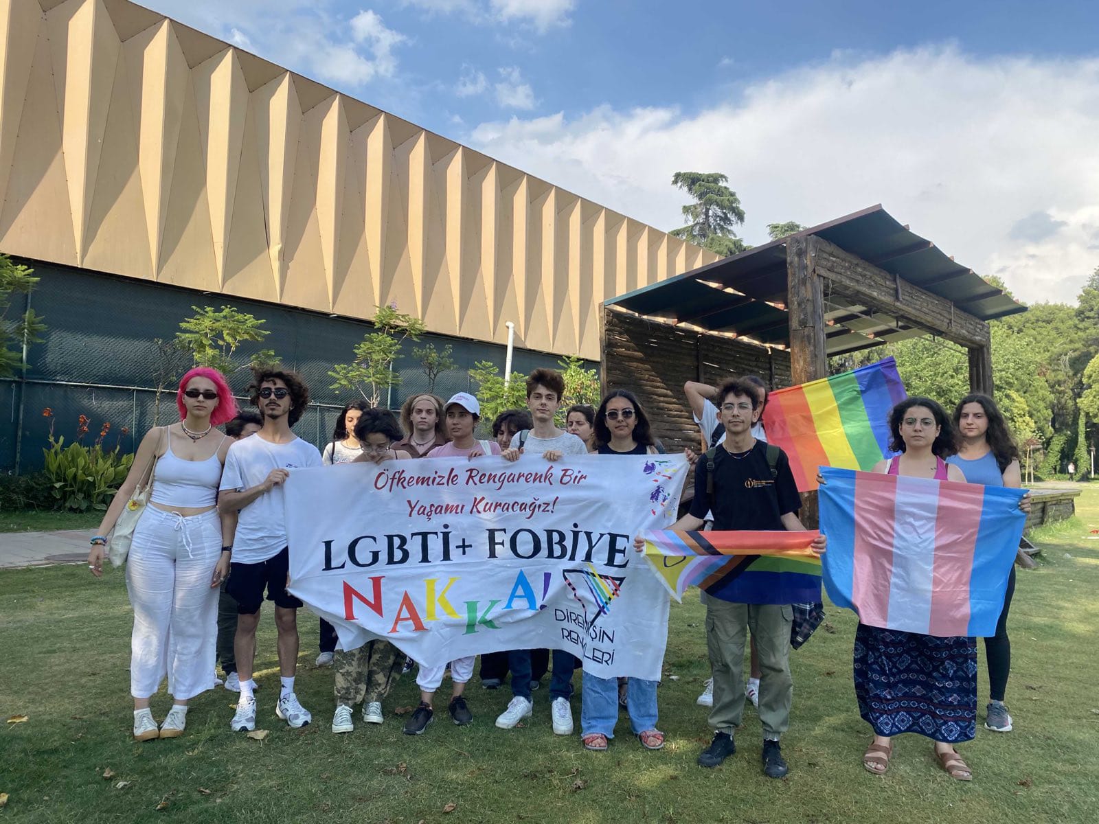 Direnişin Renkleri, polis şiddetini aşıp piknik yaptı Kaos GL - LGBTİ+ Haber Portalı