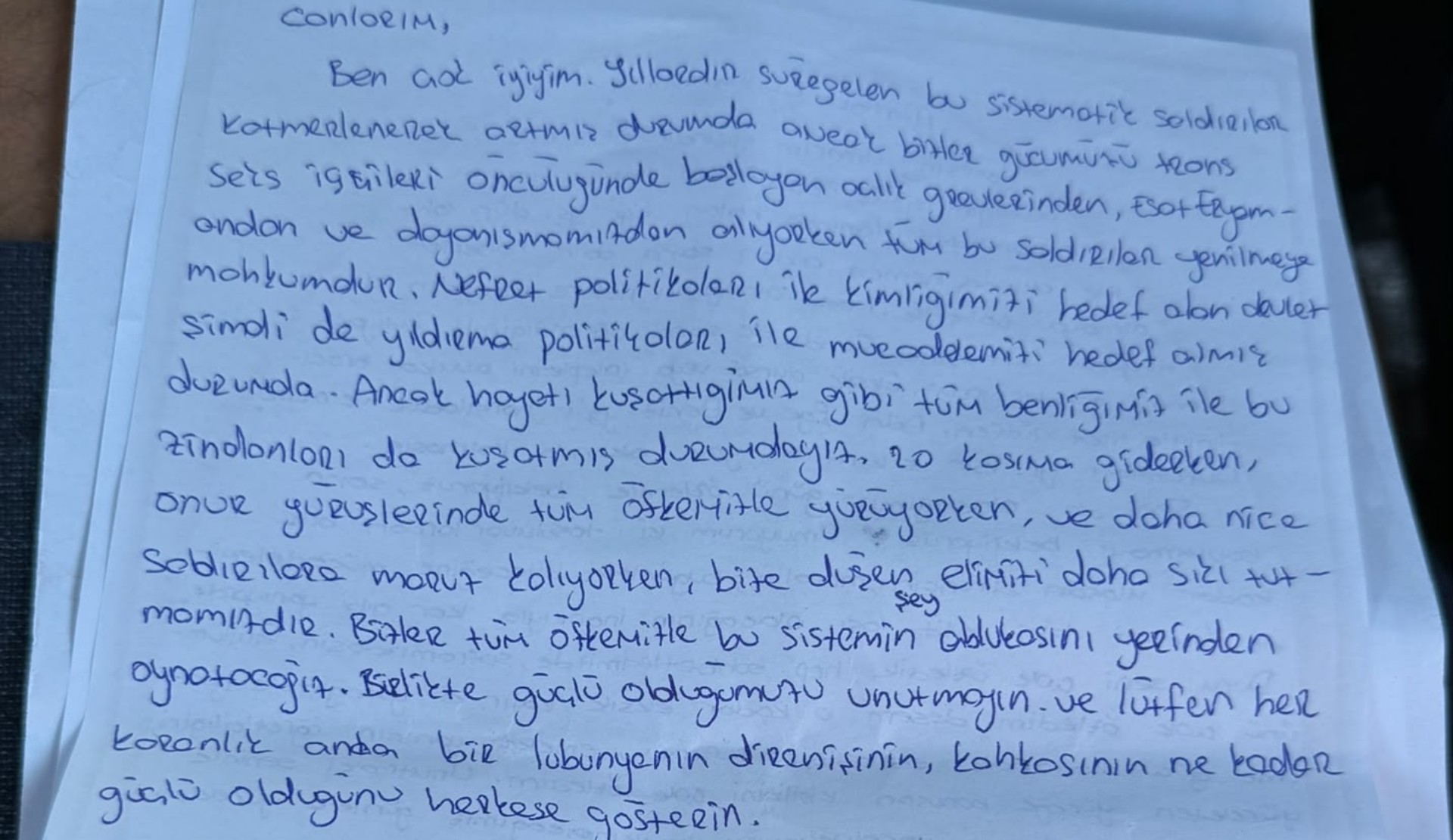 Duru’dan mesaj var: “İlk duruşmada tahliye olmayı diliyorum; fiziken yanımda olamasanız bile beraber olduğumuzu biliyorum” | Kaos GL - LGBTİ+ Haber Portalı Haber