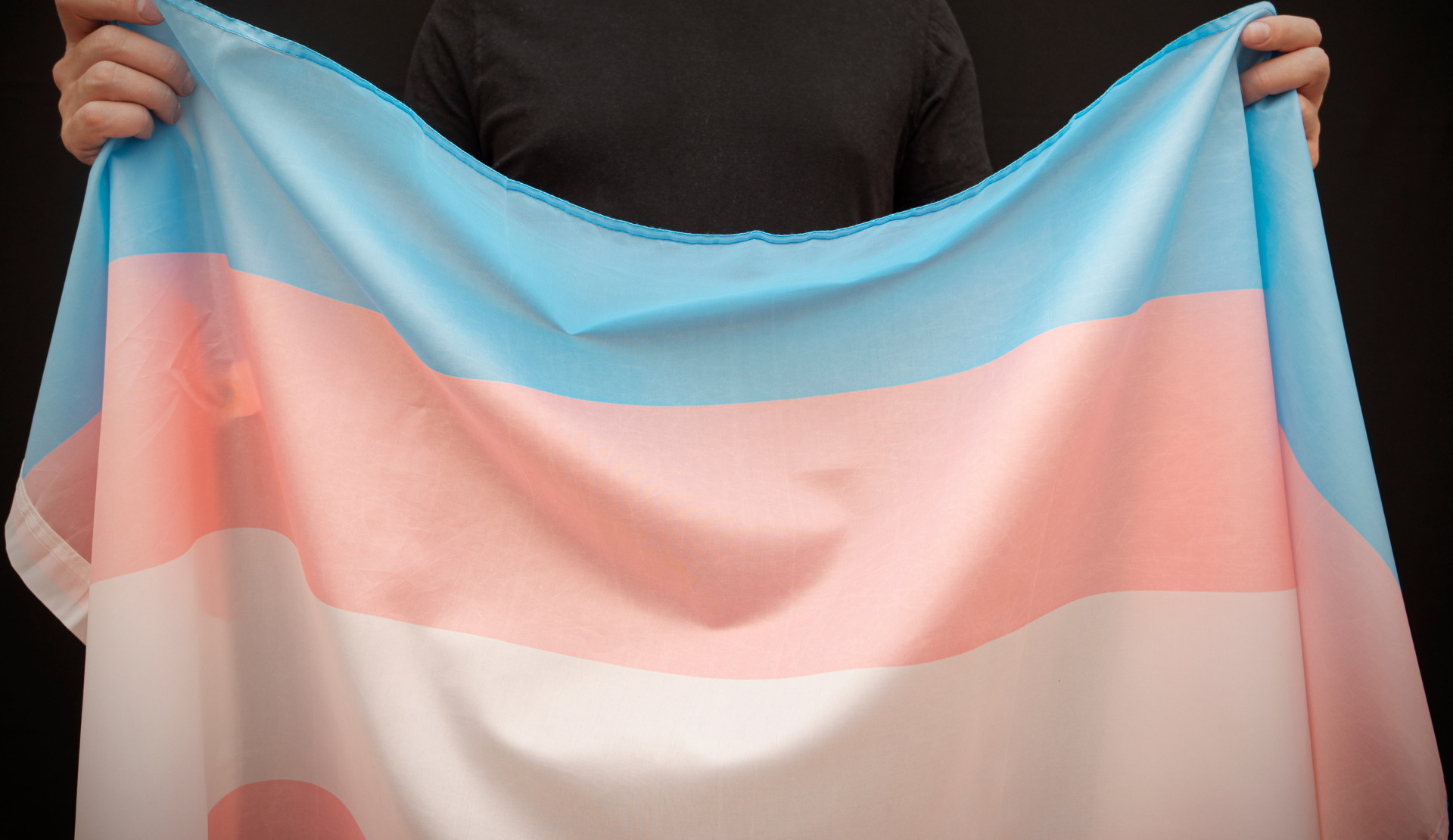 Ecmel Deniz Doğan, Solfasol Gazetesi’ne konuştu: “Hormona erişim kısıtlamaları, translara ‘senin hayatın askıya alınabilir’ duygusunu verdi” | Kaos GL - LGBTİ+ Haber Portalı Haber