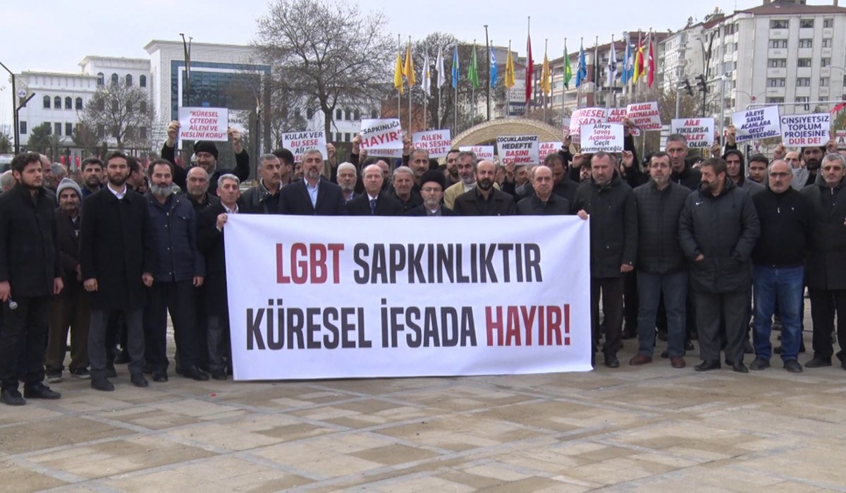 Elazığ Cumhuriyet Meydanı’nda LGBTİ+ düşmanı miting Kaos GL - LGBTİ+ Haber Portalı