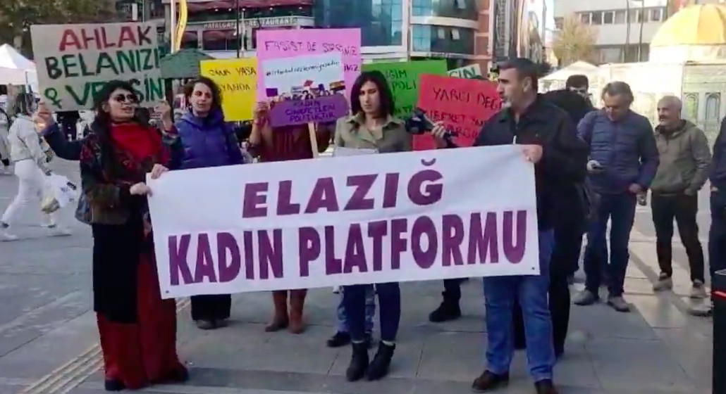 Elazığ Kadın Platformu, 11. Yargı Paketi’ne karşı meydanlardaydı: “Yaşamlarımıza müdahaleye izin vermeyeceğiz!” Kaos GL - LGBTİ+ Haber Portalı