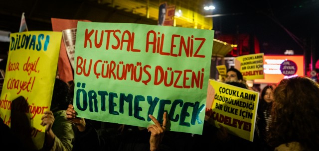 Elif Akgül yazdı: "2025 Aile Yılı: Kadınlar ve LGBTİ+’lar için geriye gidiş yılı" Kaos GL - LGBTİ+ Haber Portalı