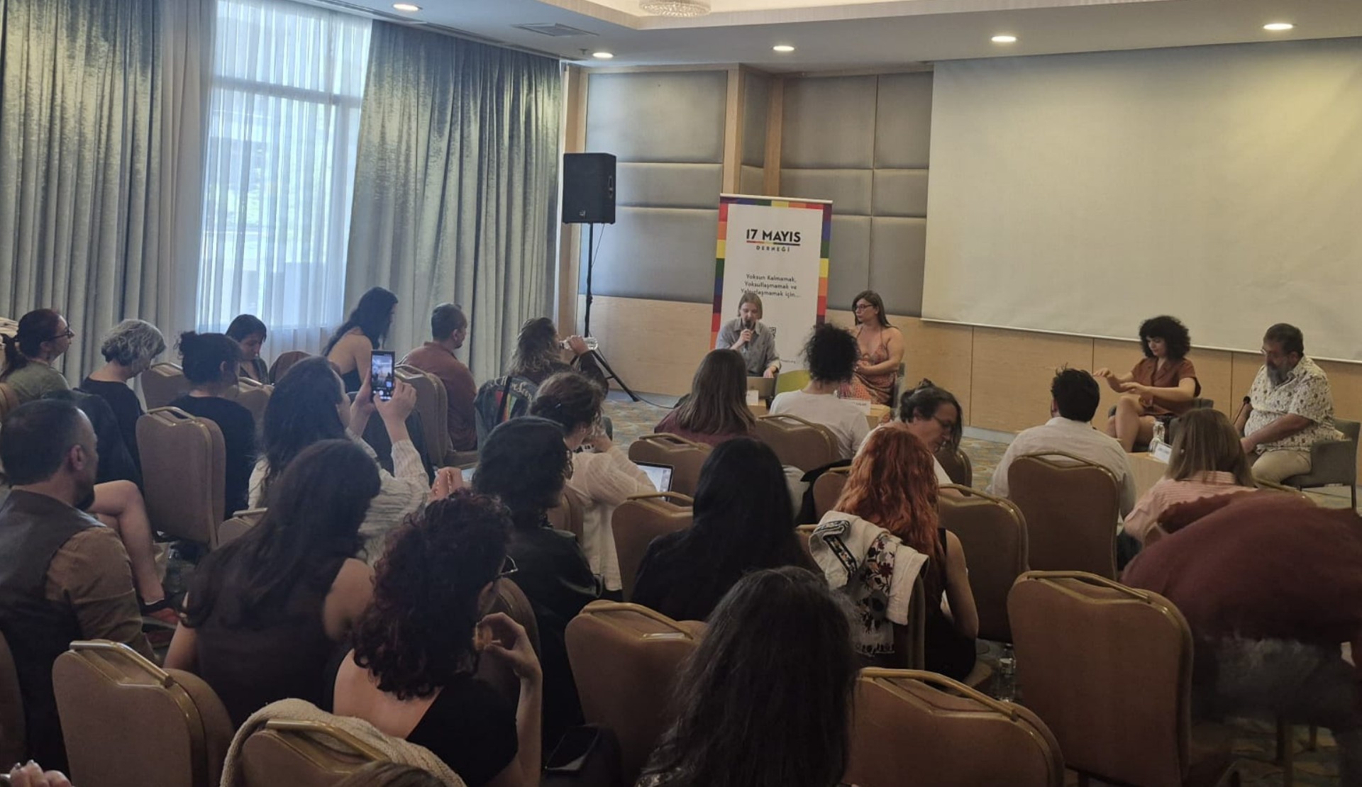 Emeğin Gücü Konferansı: Larin Kayataş, "Sağlık Bakanlığı’nın bana verdiği cezalar, bütün LGBTİ+’lara bir gözdağı" dedi Kaos GL - LGBTİ+ Haber Portalı