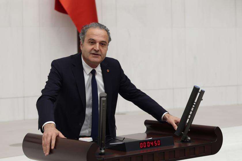 EMEP Milletvekili Bayhan’dan İÜ’deki homofobik etkinliğe tepki: "Üniversite yönetimi LGBTİ+’ları düşmanlaştıran bu çizgiden geri adım atmalı" | Kaos GL - LGBTİ+ Haber Portalı Haber