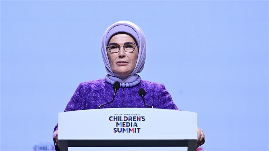 Emine Erdoğan “cinsiyetsizleştirme propagandası” diyerek LGBTİ+’ları bir kez daha hedef aldı Kaos GL - LGBTİ+ Haber Portalı