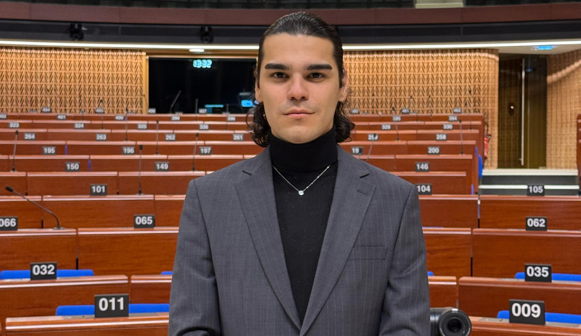 Emir, ÜniKuir.org’a yazdı: “Bir Hukuk Garabeti Olarak ‘Halkı Yanıltıcı Bilgiyi Alenen Yayma’ Suçu ve İfade Özgürlüğümüz” | Kaos GL - LGBTİ+ Haber Portalı Haber