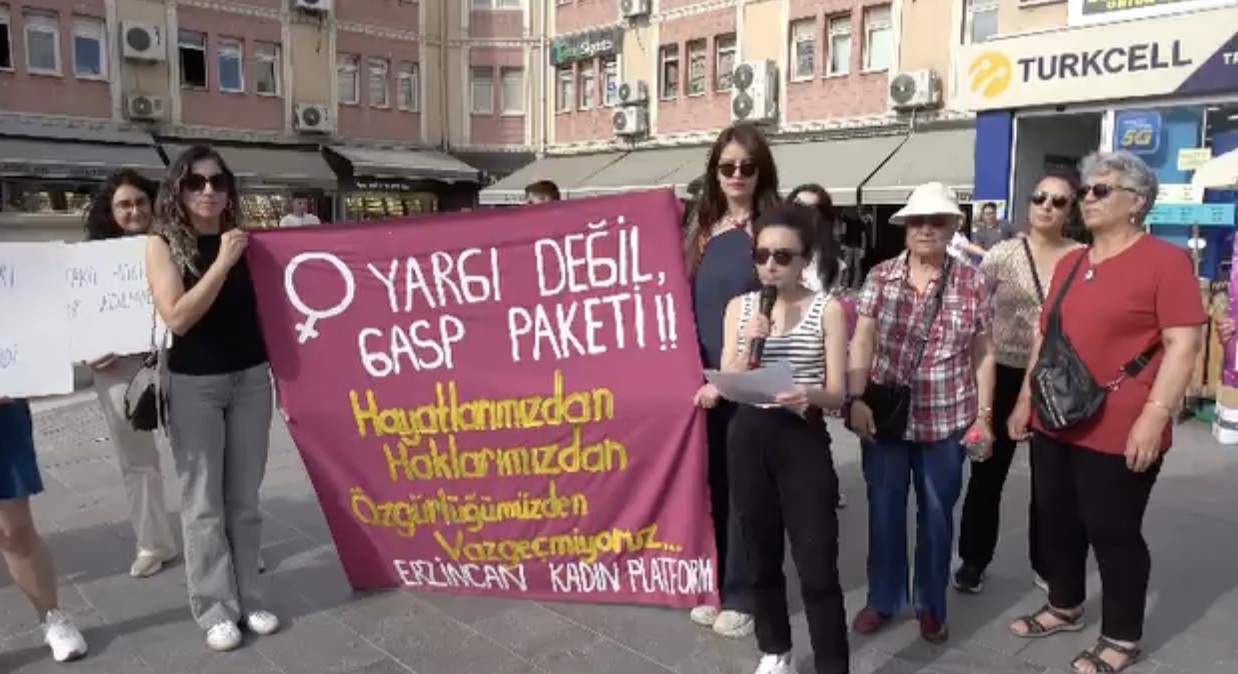 Erzincan’da LGBTİ+ düşmanı yargı paketine karşı eylem: “Bu paketi topyekun ve esastan reddediyoruz” Kaos GL - LGBTİ+ Haber Portalı