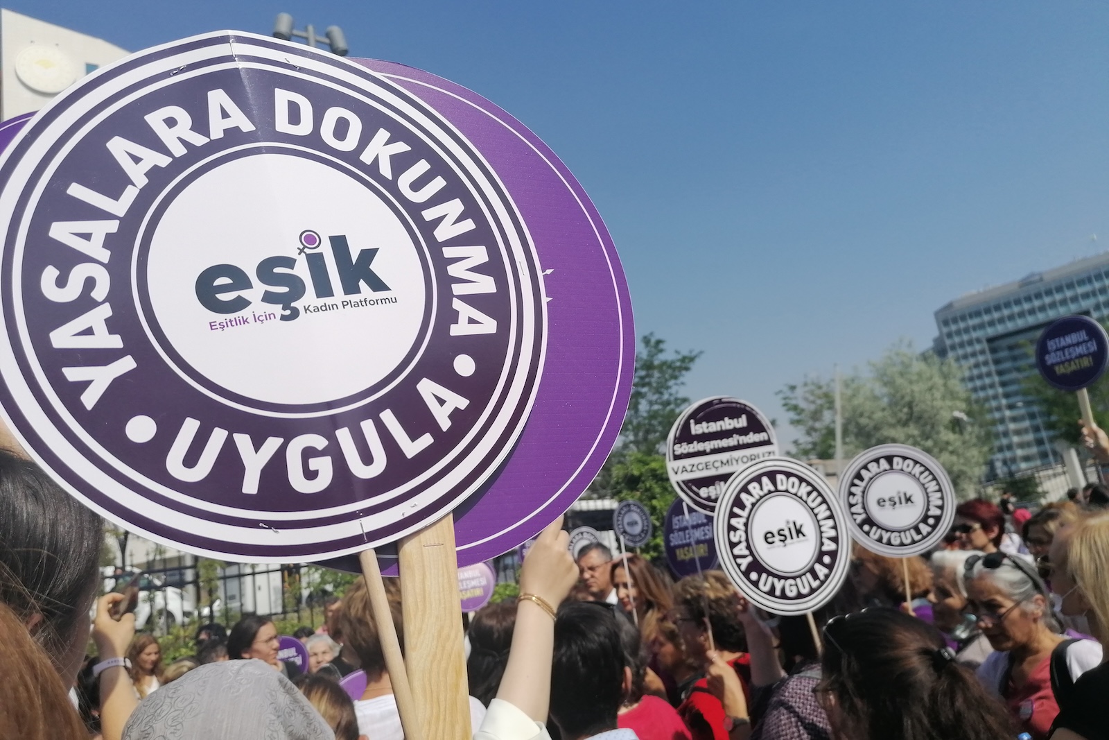 EŞİK’ten yargı paketi için muhalefete çağrı: Bu taslağın TBMM’ye girmesine izin vermeyin! | Kaos GL - LGBTİ+ Haber Portalı Haber