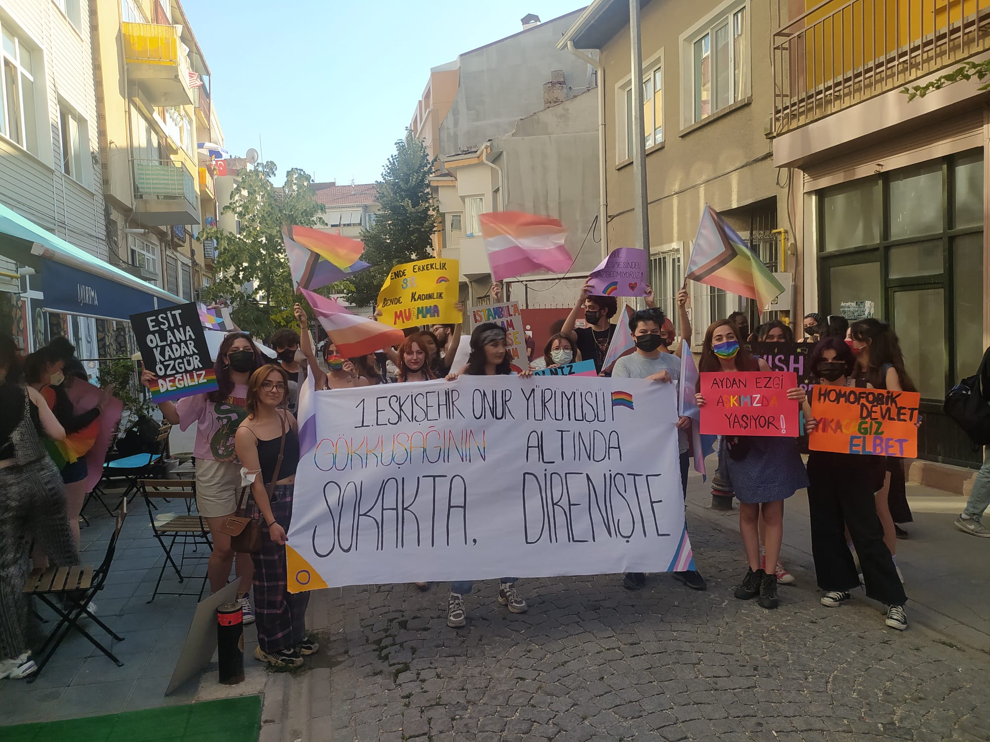 Eskişehir’de polis, Onur Yürüyüşü başlamadan aktivistleri gözaltına almaya başladı! Kaos GL - LGBTİ+ Haber Portalı
