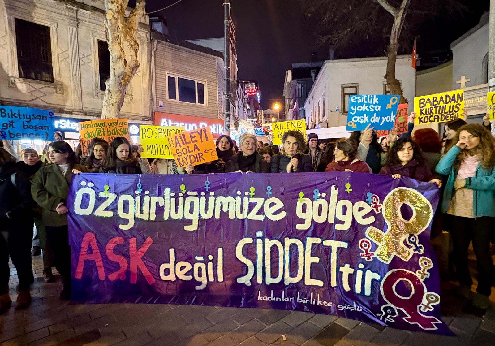 Feministlerin 14 Şubat eylemine “LGBTİ+ sloganı” gözaltısı Kaos GL - LGBTİ+ Haber Portalı