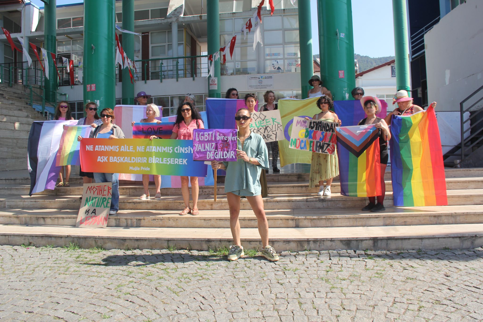 Fethiye’de ilk onur haftası yapıldı: Aşkımızı, kimliğimizi, varoluşumuzu savunuyoruz! | Kaos GL - LGBTİ+ Haber Portalı Haber