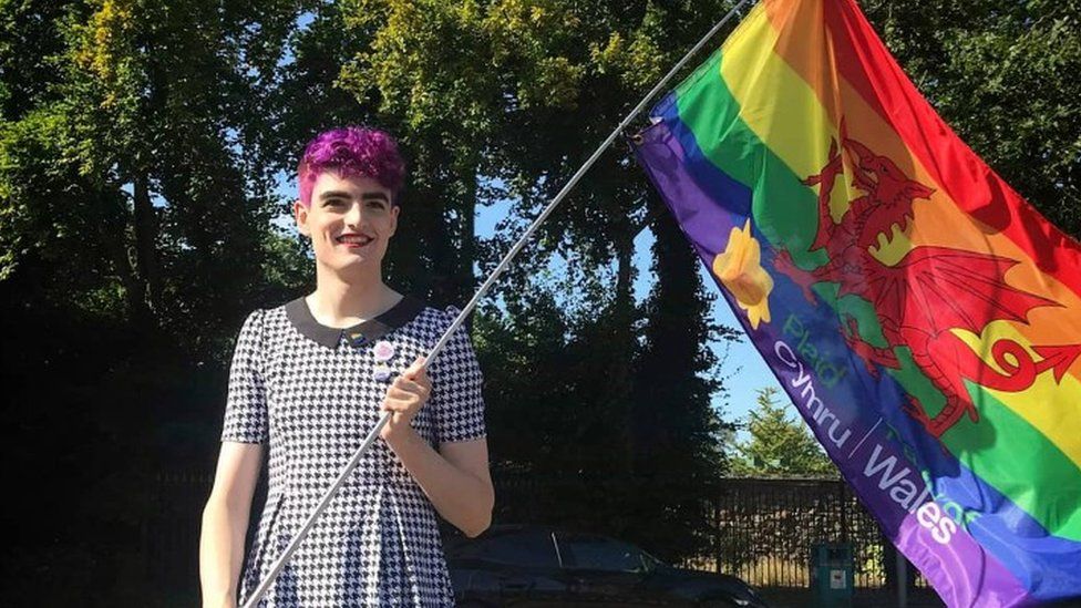 Galler kenti Bangor’un ilk açık genderqueer belediye başkanı | Kaos GL - LGBTİ+ Haber Portalı Haber