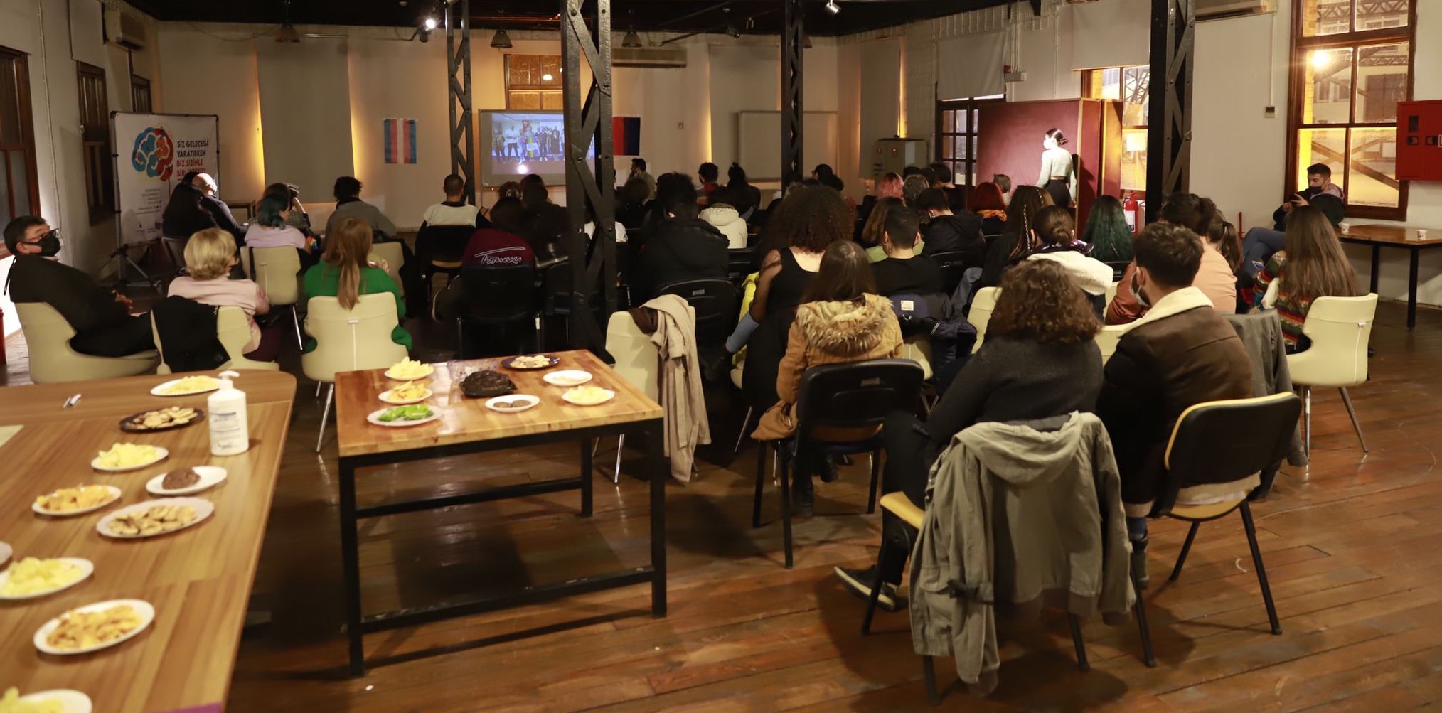 Genç LGBTİ+ beşinci yaşını kutladı Kaos GL - LGBTİ+ Haber Portalı