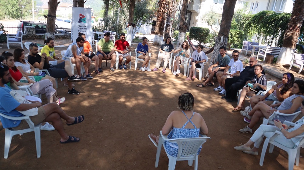 “Gençlik ve LGBTİ+ alanında çalışan öz örgütlenmelerin, kamu kurumlarıyla ilişkisi yok denecek kadar az” Kaos GL - LGBTİ+ Haber Portalı