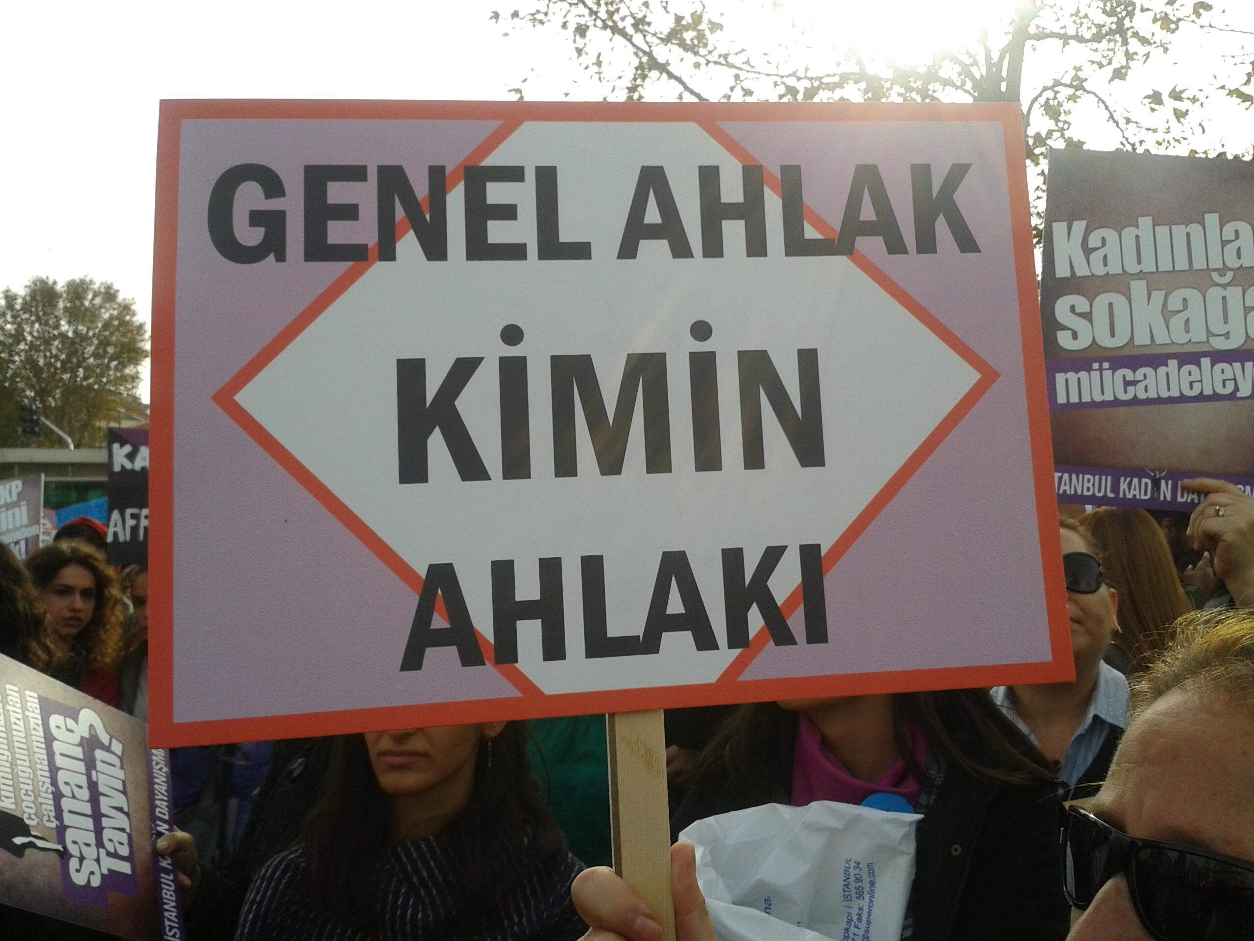 İdare, özel hayat polisliği yaparak kadına karşı şiddeti meşrulaştırıyor Kaos GL - LGBTİ+ Haber Portalı
