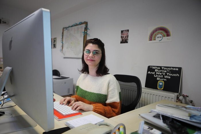 Gökkuşağı bayrağı paylaşan gazeteciye dava! Kaos GL - LGBTİ+ Haber Portalı