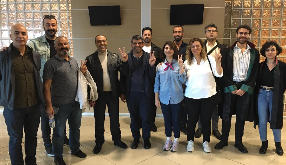 Gökkuşağı paylaşımından “devletin egemenlik alametlerine hakaret” davası nasıl çıktı? Kaos GL - LGBTİ+ Haber Portalı