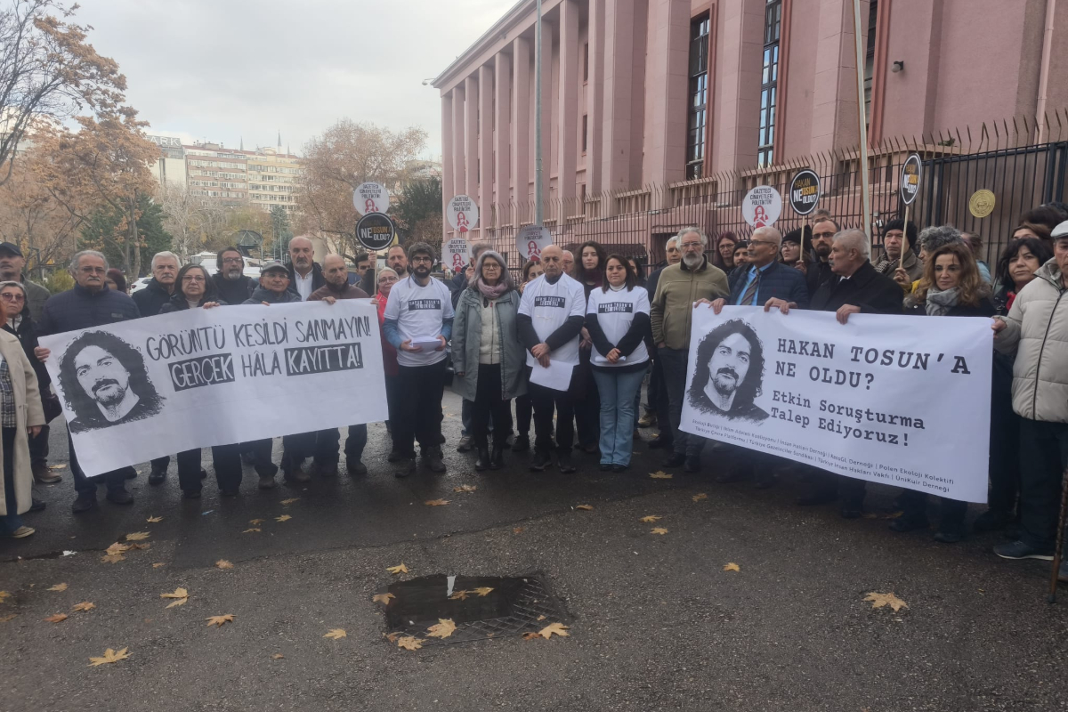 Hak savunucuları Adalet Bakanlığı önünden seslendi: "Hakan Tosun’a ne oldu?" | Kaos GL - LGBTİ+ Haber Portalı Haber