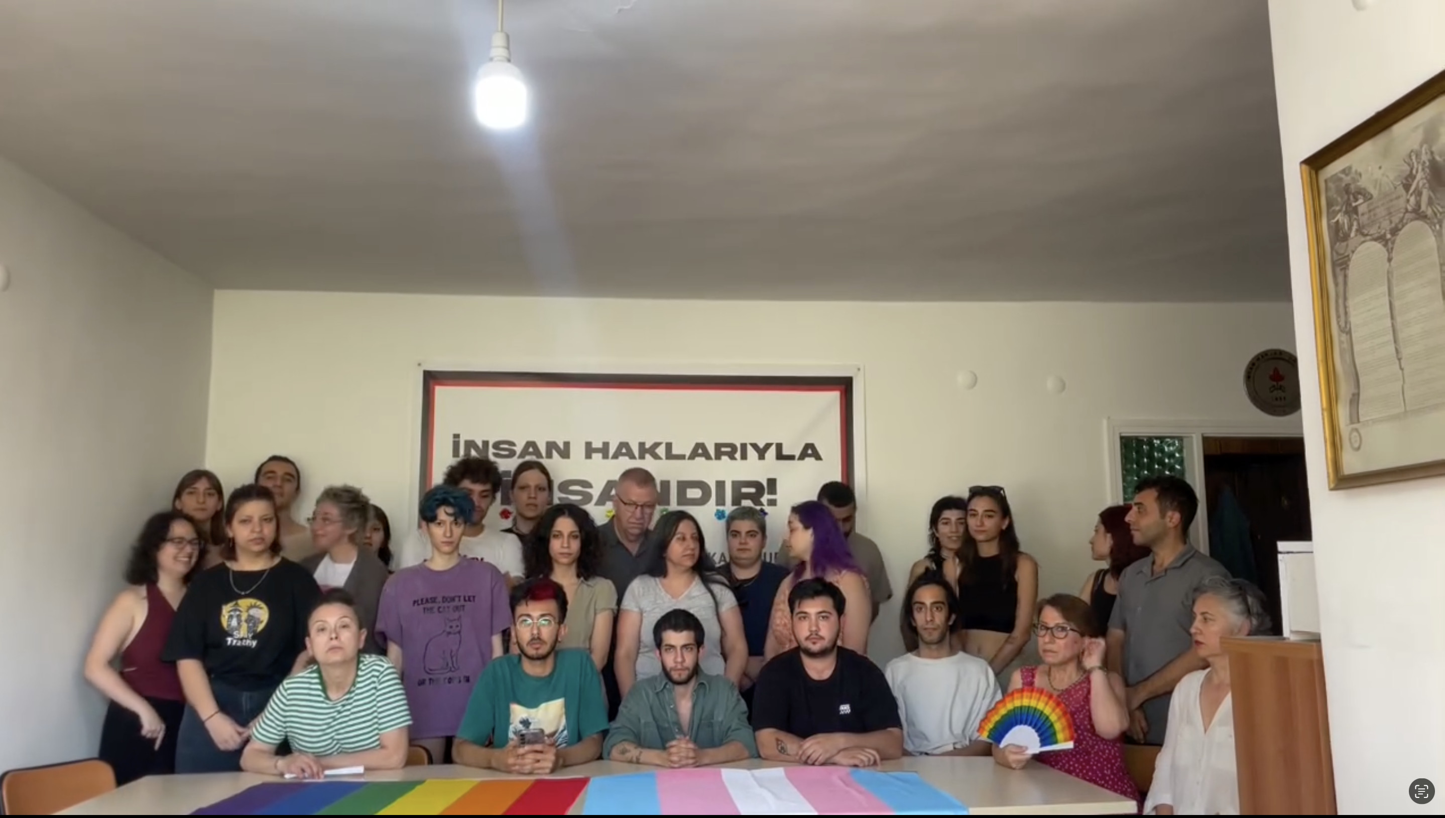 Hak savunucularından, kedisini aramak isterken şiddet gören trans erkekle dayanışma çağrısı Kaos GL - LGBTİ+ Haber Portalı