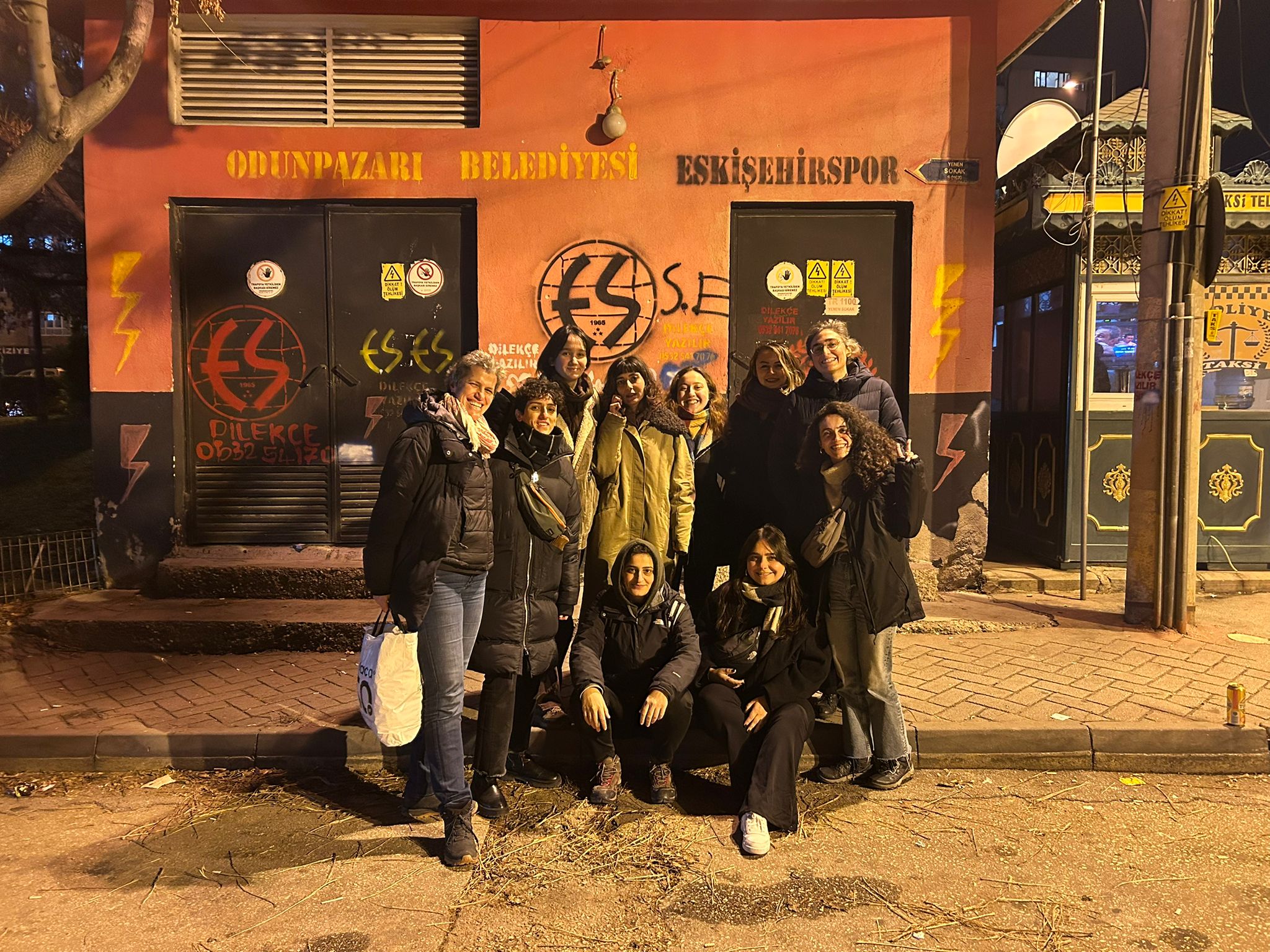 Hak savunucusu, gazeteci ve siyasetçilere polis operasyonunda gözaltına alınan SPoD’tan Berfin Atlı serbest! Kaos GL - LGBTİ+ Haber Portalı