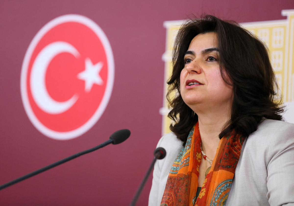 HDP, Fabien Azoulay’a cezaevinde homofobik saldırıları Meclis gündemine taşıdı Kaos GL - LGBTİ+ Haber Portalı