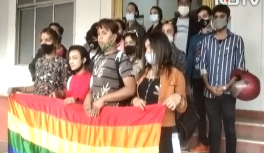 Hindistan’da kolluk, kapsayıcı yasaların gerisinde! Kaos GL - LGBTİ+ Haber Portalı