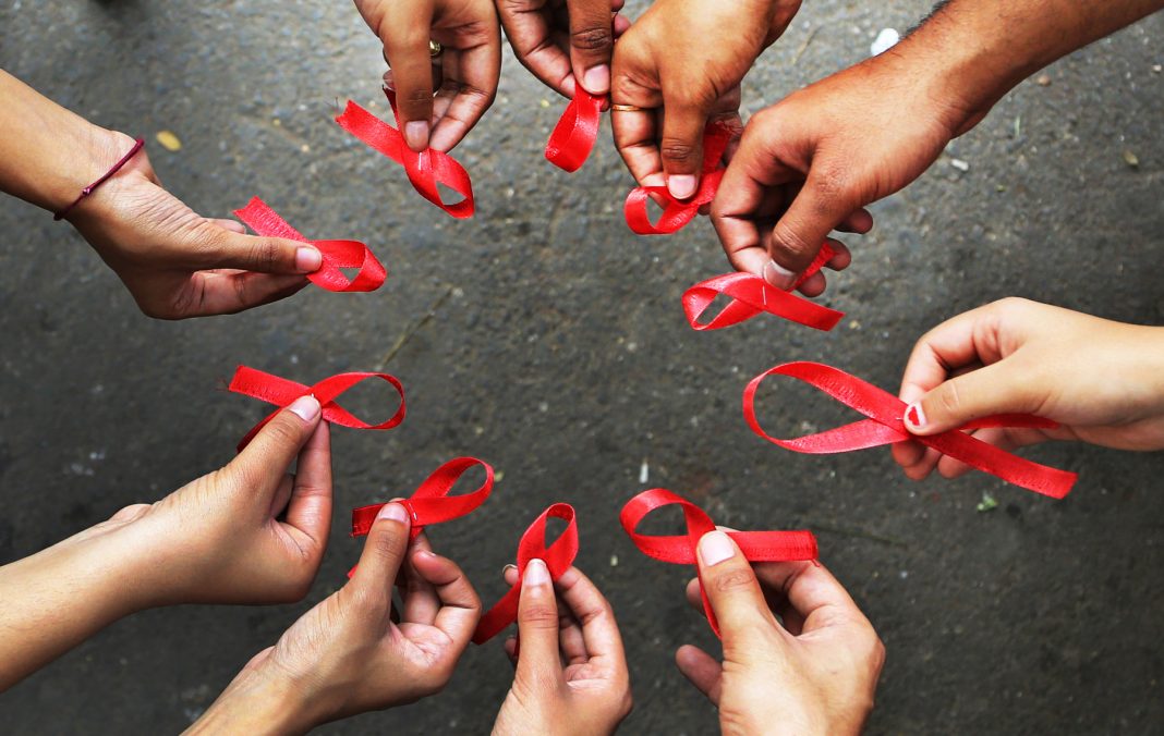 HIV’le yaşayanların mahremiyet ve çalışma hakları el ele ihlal ediliyor! Kaos GL - LGBTİ+ Haber Portalı