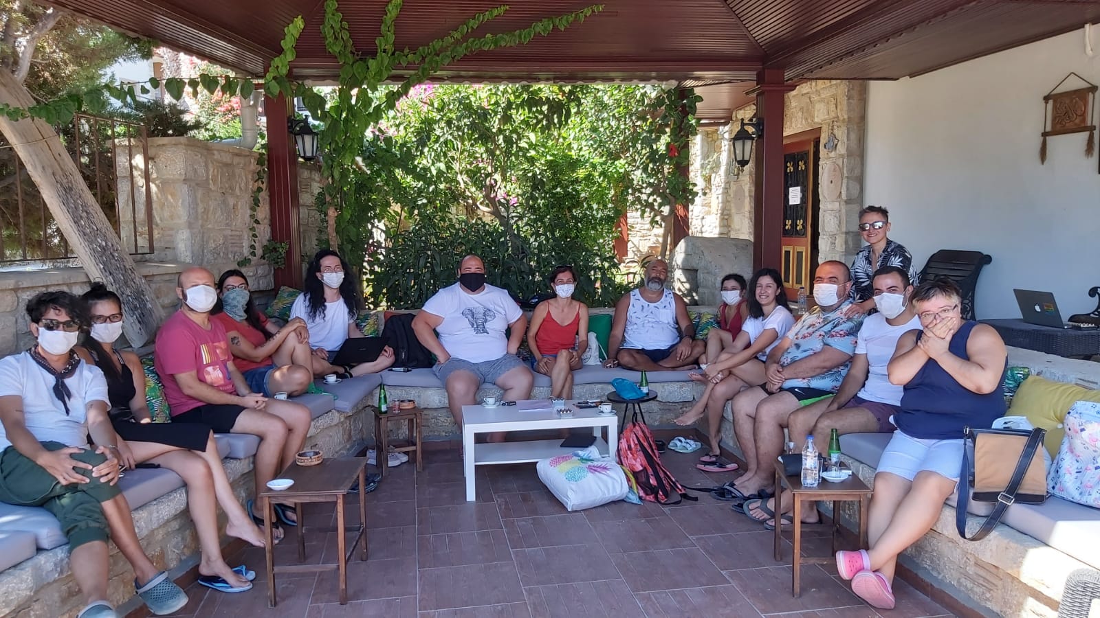 “HIV’le yaşayan LGBTİ+’ların hikayelerini ve hak ihlallerini anlatacakları alanlar çok az” | Kaos GL - LGBTİ+ Haber Portalı