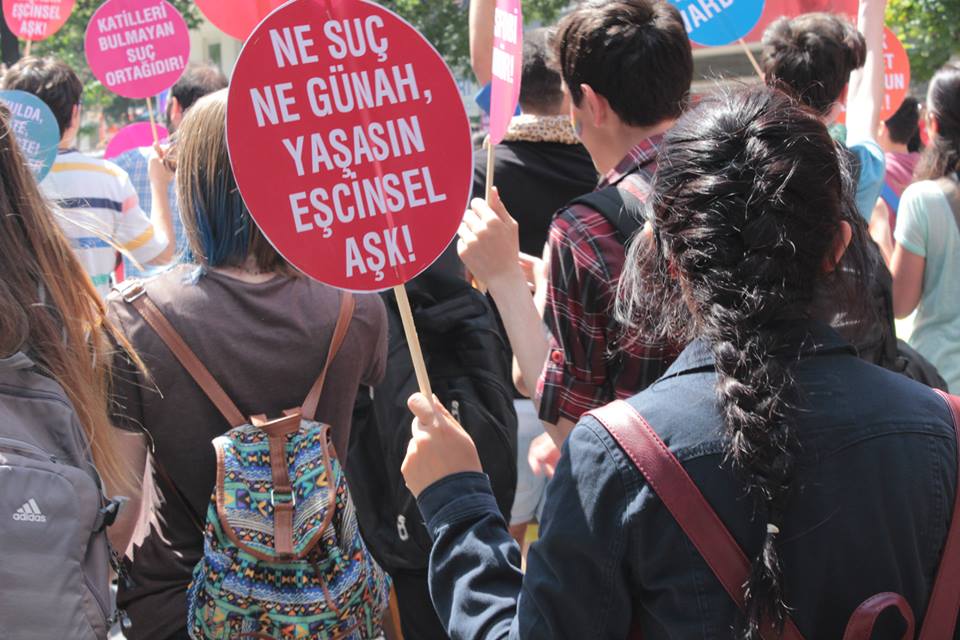Hükümet medyasının “aile” albümünden ayrımcılık ve nefret suçu kareleri Kaos GL - LGBTİ+ Haber Portalı