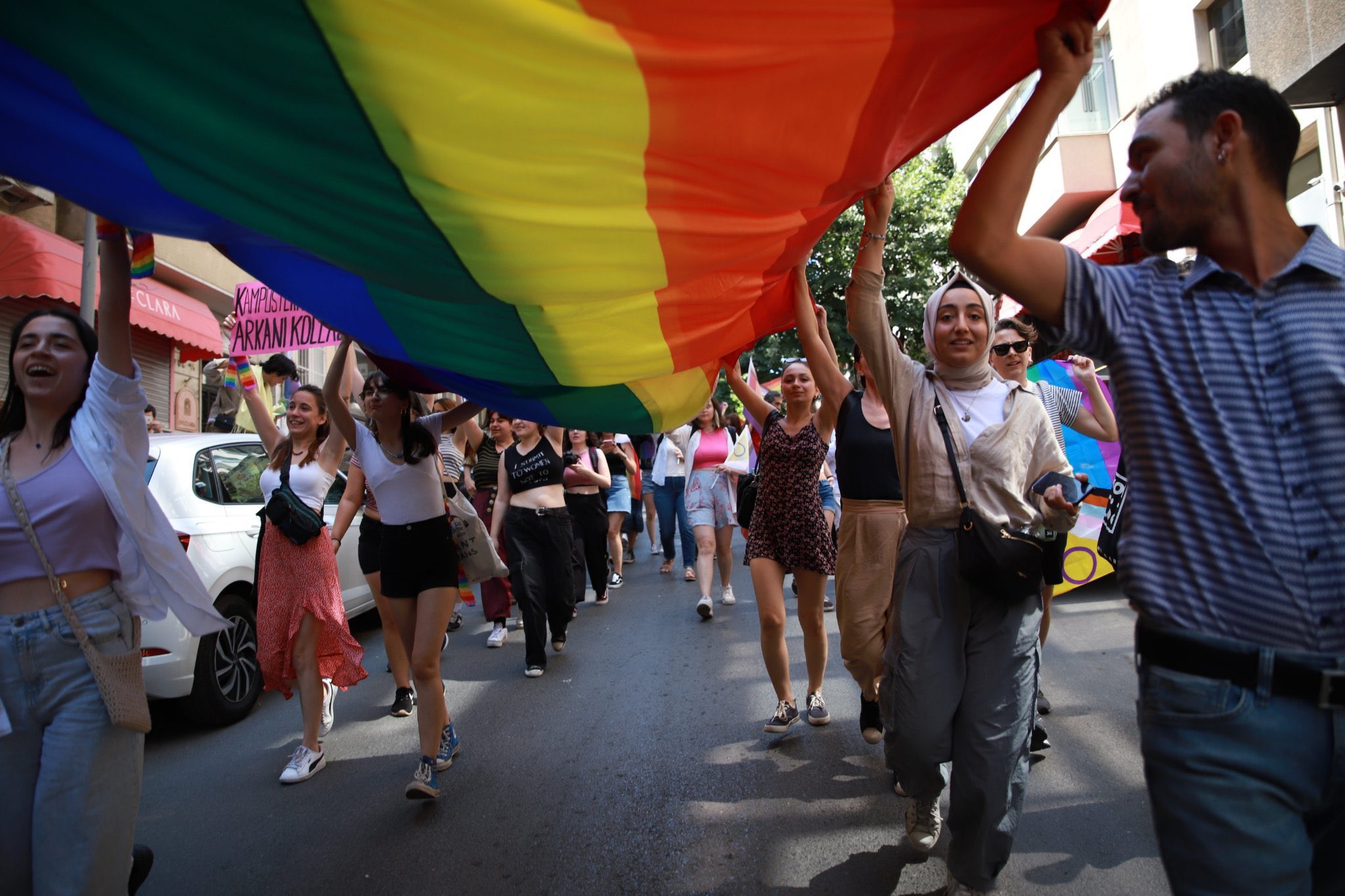 21-istanbul-lgbti-onur-yuruyusu-biz-gitmeyecegiz-siz-alisacaksiniz-1 21-istanbul-lgbti-onur-yuruyusu-biz-gitmeyecegiz-siz-alisacaksiniz-1