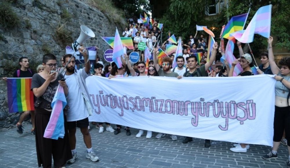 akp-nin-istanbul-onur-yuruyusu-karnesi-8-yasak-en-az-103-gozalti-1-2 akp-nin-istanbul-onur-yuruyusu-karnesi-8-yasak-en-az-103-gozalti-1-2