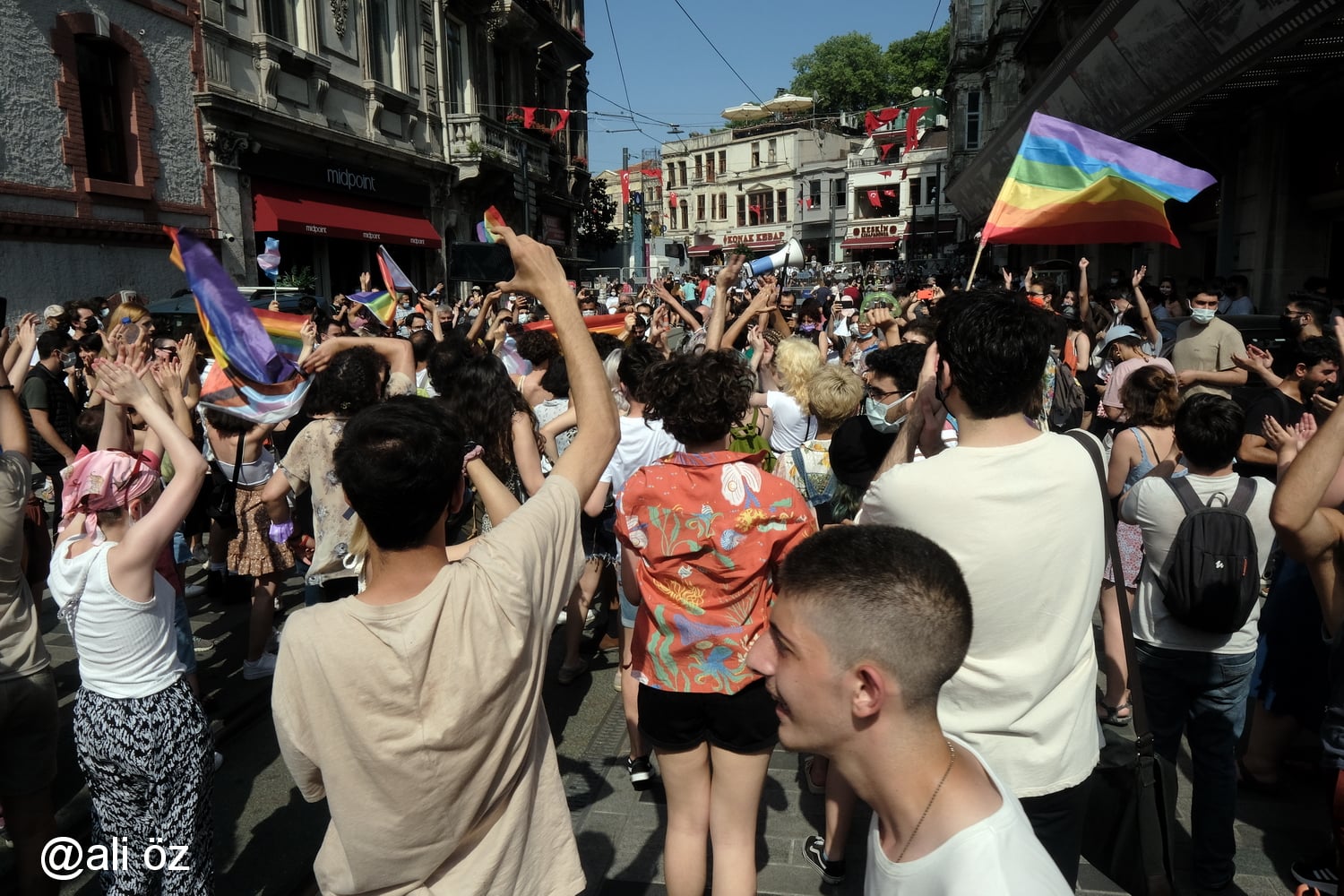 ali-oz-un-objektifinden-lgbti-onur-yuruyusu-1 ali-oz-un-objektifinden-lgbti-onur-yuruyusu-1