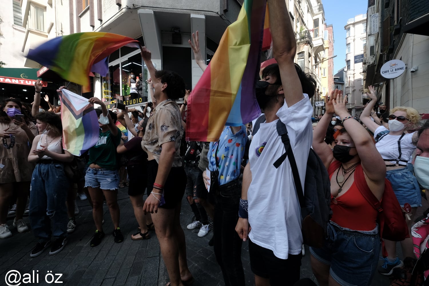 ali-oz-un-objektifinden-lgbti-onur-yuruyusu-2 ali-oz-un-objektifinden-lgbti-onur-yuruyusu-2