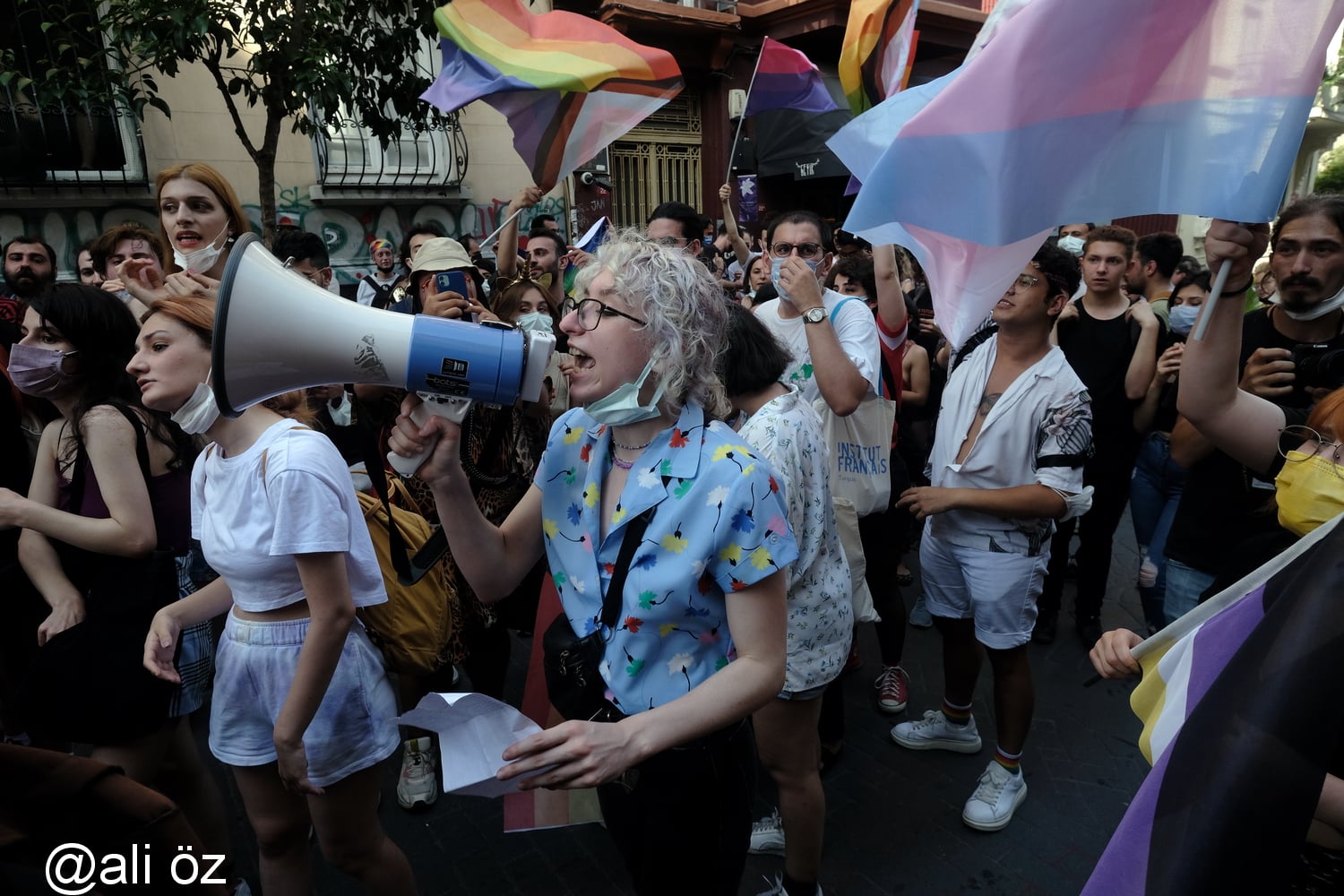 ali-oz-un-objektifinden-lgbti-onur-yuruyusu-3 ali-oz-un-objektifinden-lgbti-onur-yuruyusu-3