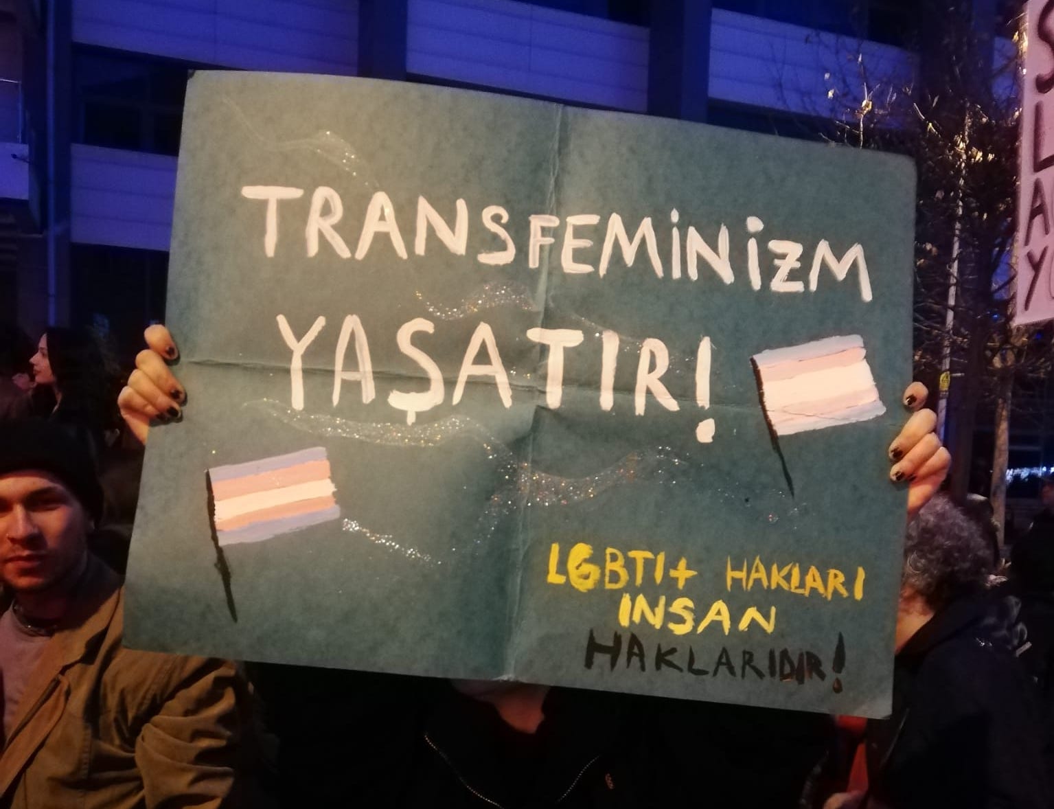 ankara-da-feminist-gece-yuruyusu-isyanimiz-yasimizi-asiyor-kadin-dayanismasi-yasatiyor-3 ankara-da-feminist-gece-yuruyusu-isyanimiz-yasimizi-asiyor-kadin-dayanismasi-yasatiyor-3