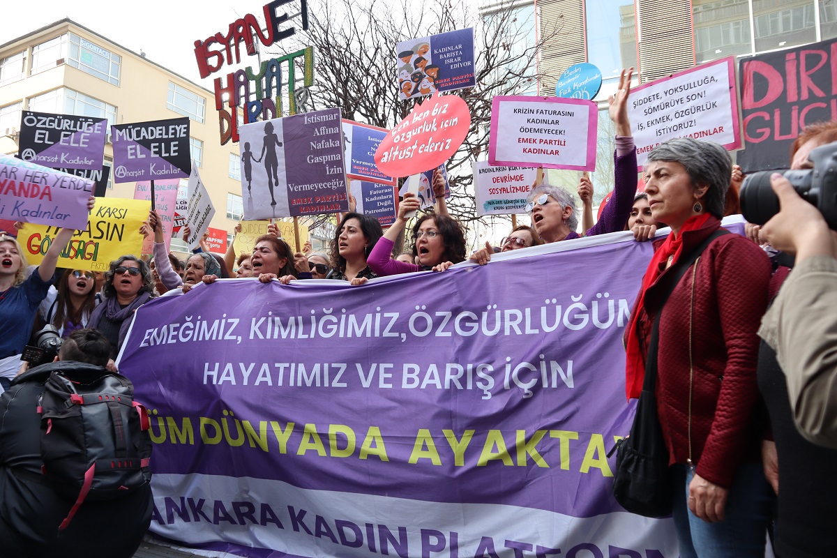 ankara-da-kadinlar-ara-sokaklardan-yurudu-1