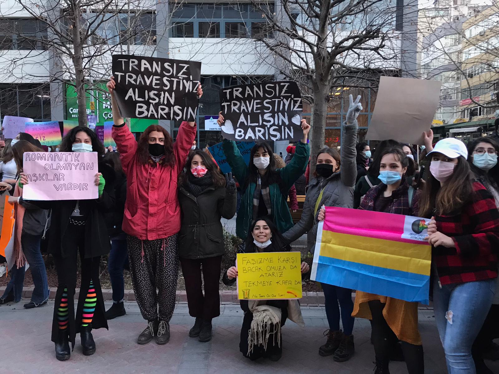 ankara-nin-feminist-gecesinden-kadin-dovizler-1 ankara-nin-feminist-gecesinden-kadin-dovizler-1