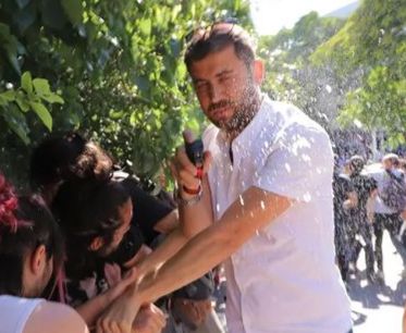 ankara-onur-yuruyusu-nden-polis-siddeti-goruntuleri-4