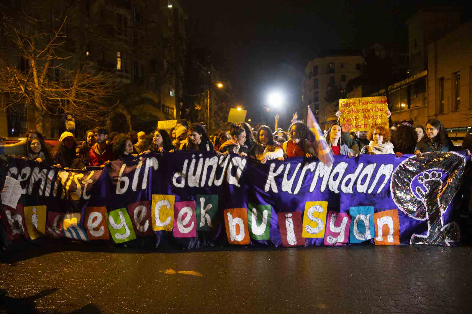 ates-alpar-in-objektifinden-20-istanbul-feminist-gece-yuruyusu-7 ates-alpar-in-objektifinden-20-istanbul-feminist-gece-yuruyusu-7