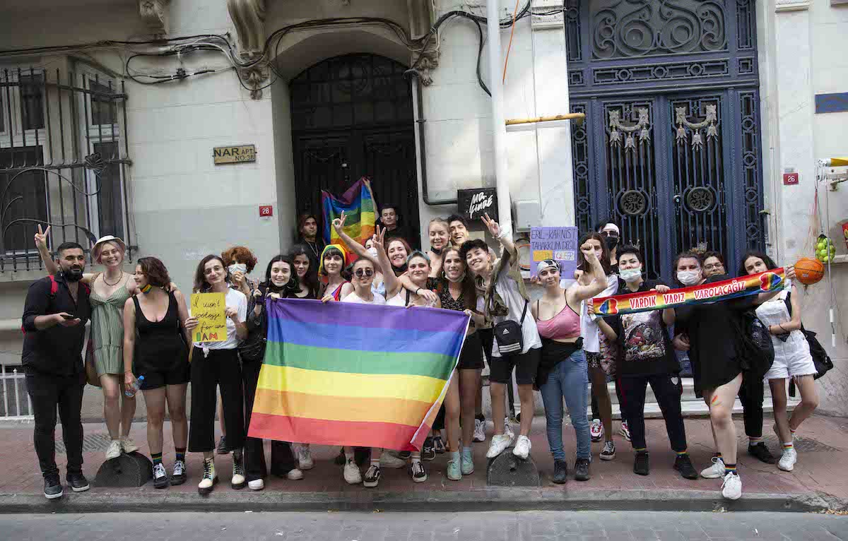 ates-alpar-in-objektifinden-lgbti-onur-yuruyusu-10 ates-alpar-in-objektifinden-lgbti-onur-yuruyusu-10