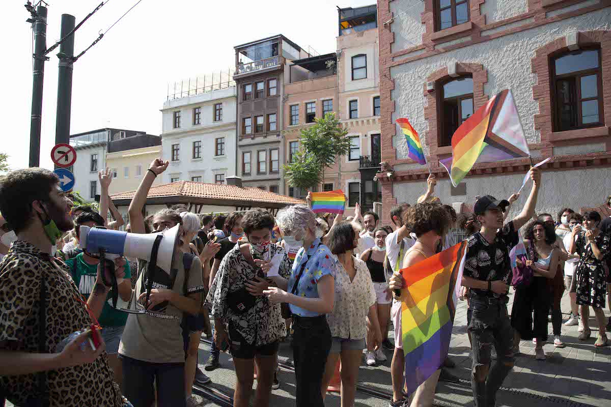 ates-alpar-in-objektifinden-lgbti-onur-yuruyusu-5 ates-alpar-in-objektifinden-lgbti-onur-yuruyusu-5