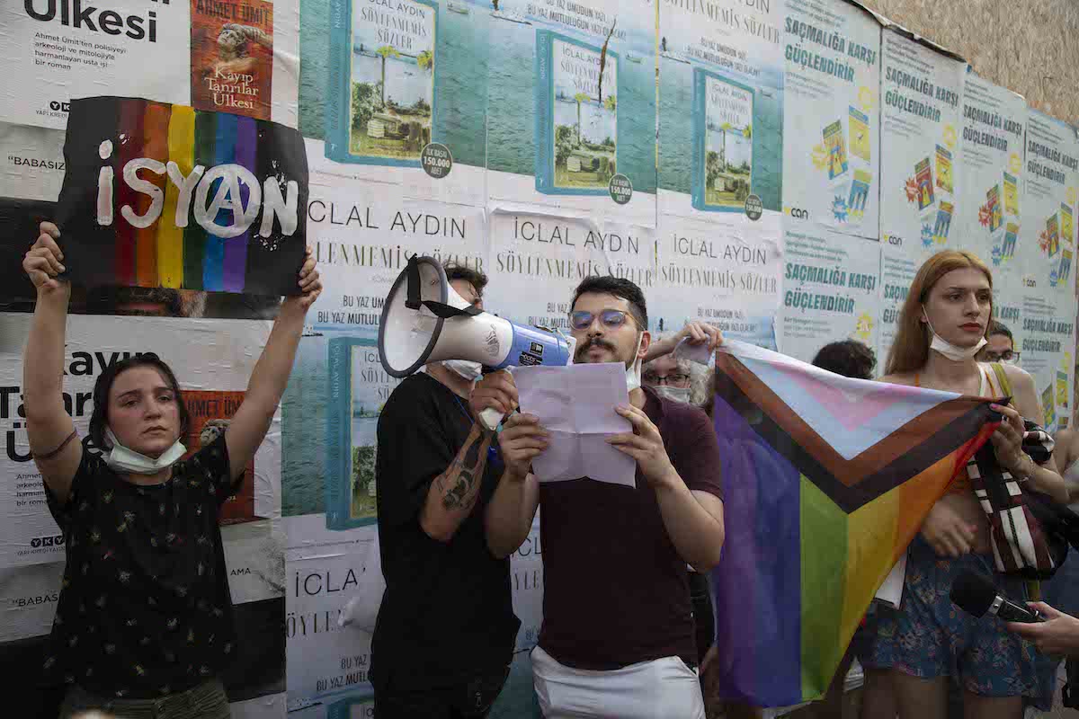 ates-alpar-in-objektifinden-lgbti-onur-yuruyusu-8 ates-alpar-in-objektifinden-lgbti-onur-yuruyusu-8