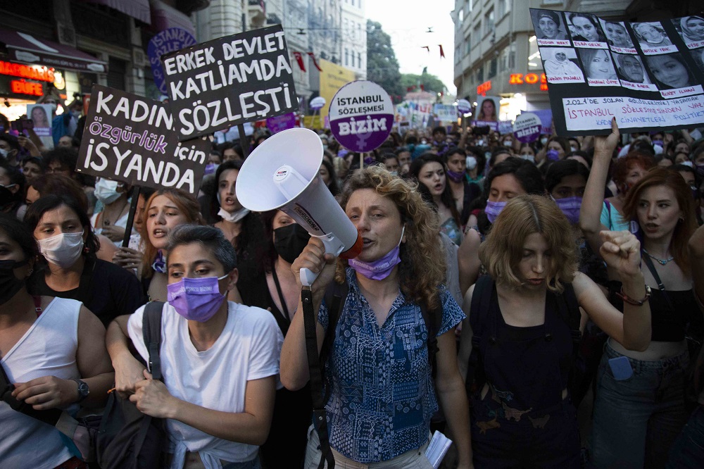 ates-alpar-in-objektifinden-taksim-istanbul-sozlesmesi-eylemi-4 ates-alpar-in-objektifinden-taksim-istanbul-sozlesmesi-eylemi-4