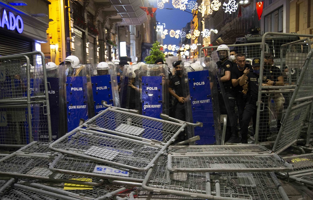 ates-alpar-in-objektifinden-taksim-istanbul-sozlesmesi-eylemi-8 ates-alpar-in-objektifinden-taksim-istanbul-sozlesmesi-eylemi-8