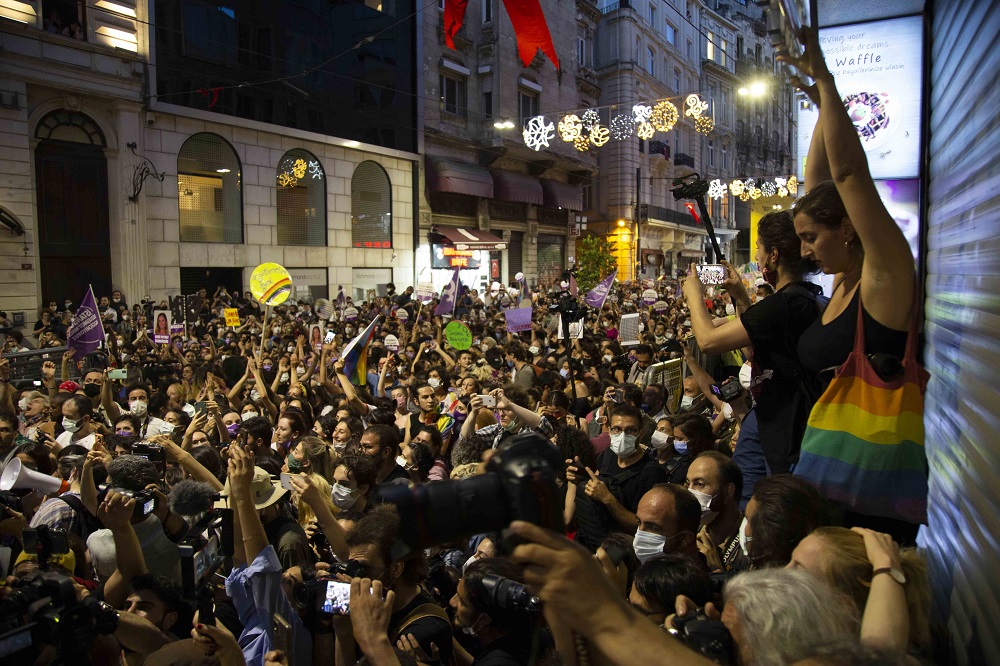 ates-alpar-in-objektifinden-taksim-istanbul-sozlesmesi-eylemi-9 ates-alpar-in-objektifinden-taksim-istanbul-sozlesmesi-eylemi-9