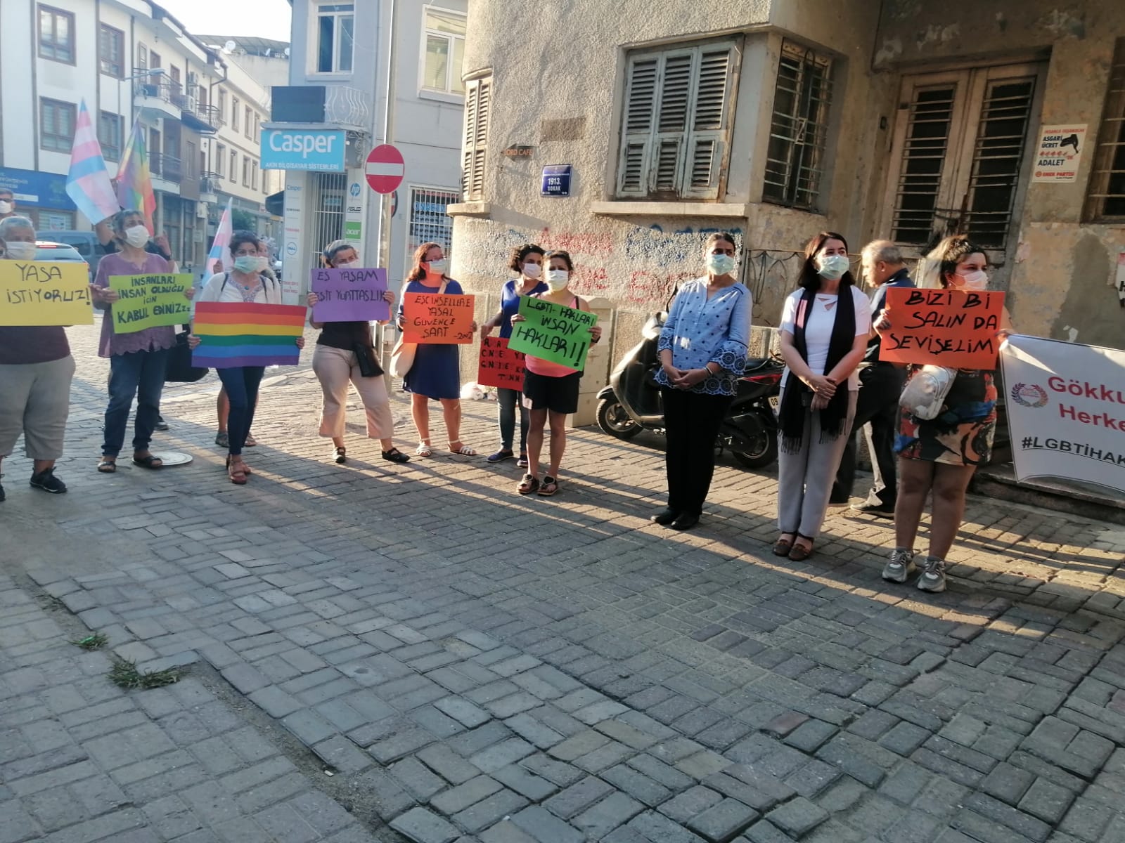 aydin-lgbti-sokakta-gokkusaginin-altinda-herkese-bir-yer-var-1 aydin-lgbti-sokakta-gokkusaginin-altinda-herkese-bir-yer-var-1