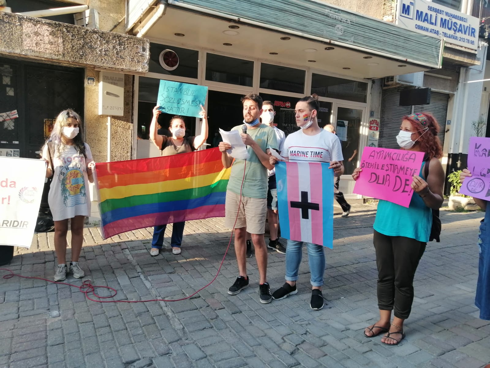 aydin-lgbti-sokakta-gokkusaginin-altinda-herkese-bir-yer-var-2 aydin-lgbti-sokakta-gokkusaginin-altinda-herkese-bir-yer-var-2