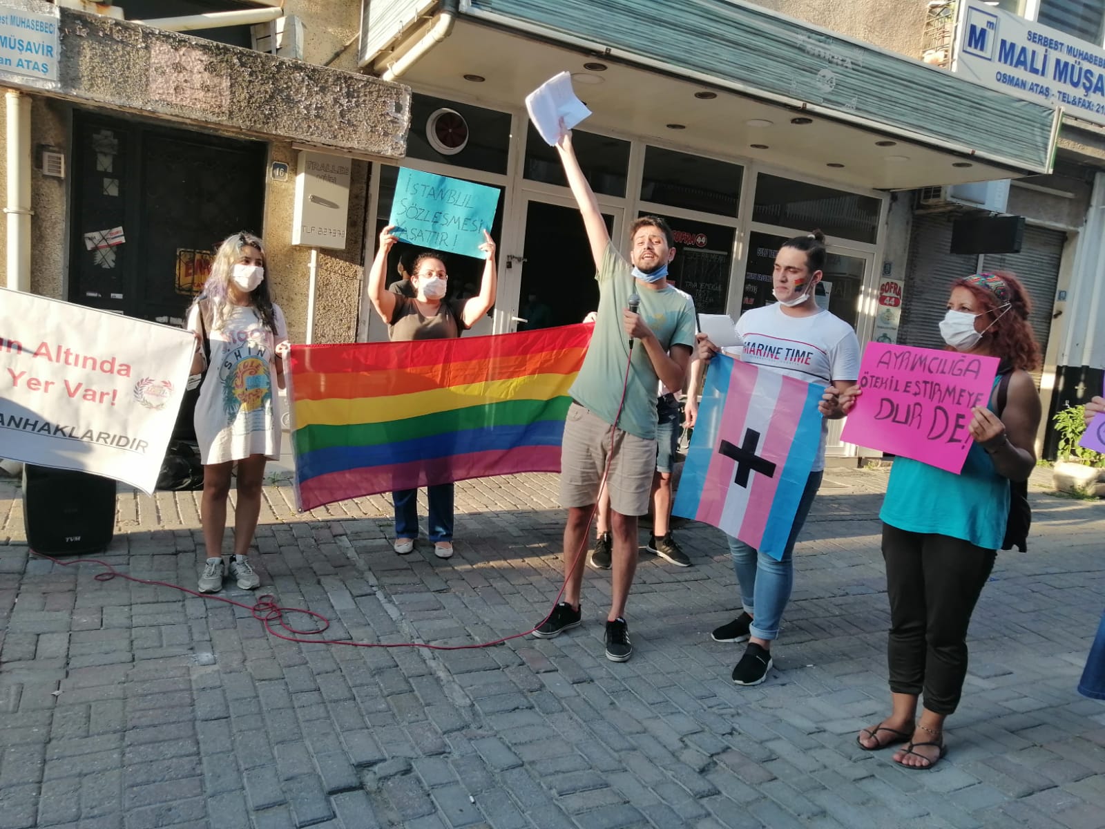 aydin-lgbti-sokakta-gokkusaginin-altinda-herkese-bir-yer-var-3 aydin-lgbti-sokakta-gokkusaginin-altinda-herkese-bir-yer-var-3